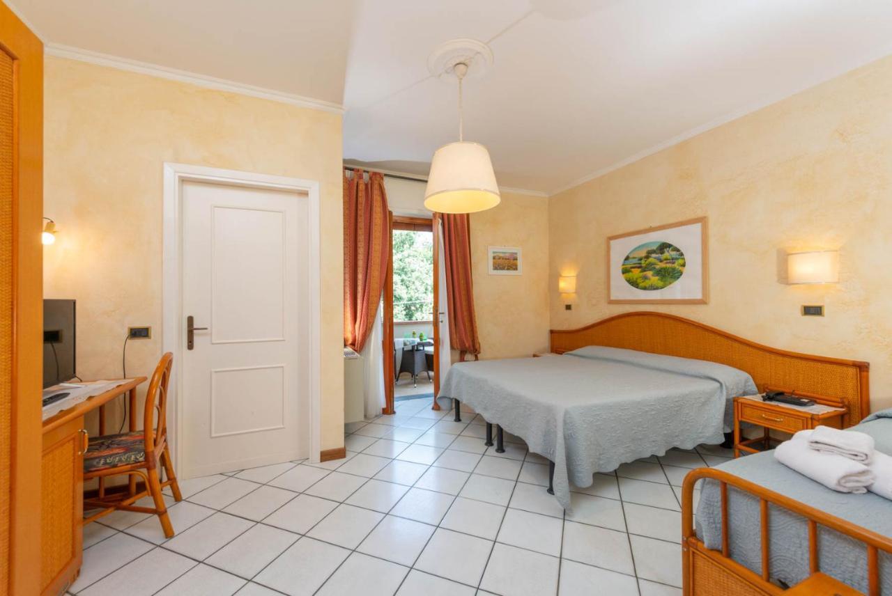 Hotel Kyrton Форте дей Марми Екстериор снимка