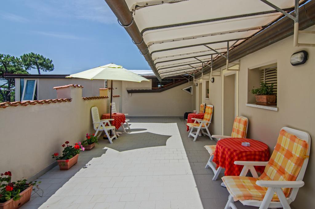 Hotel Kyrton Форте дей Марми Екстериор снимка