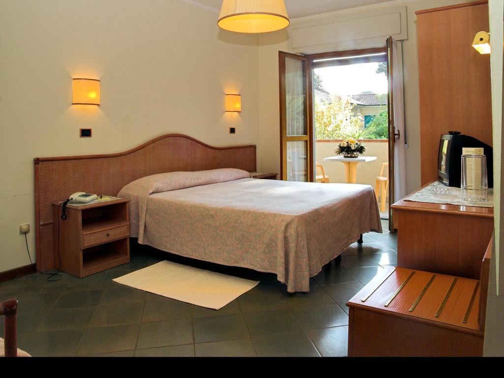 Hotel Kyrton Форте дей Марми Стая снимка