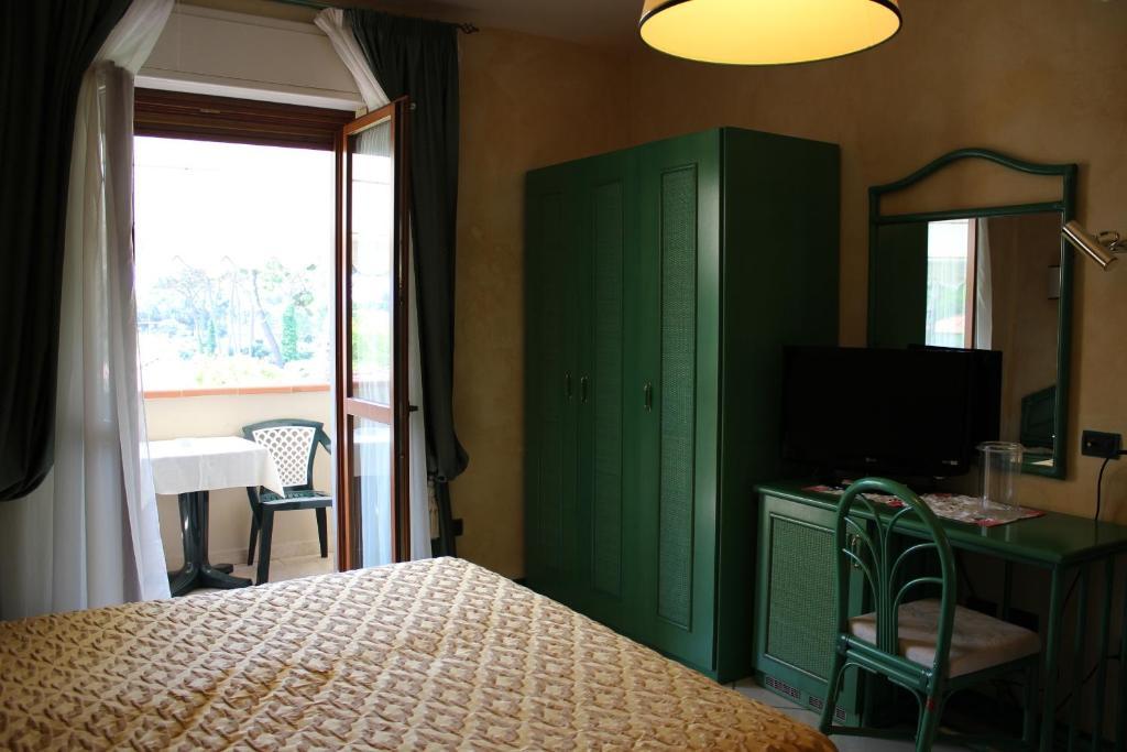 Hotel Kyrton Форте дей Марми Екстериор снимка