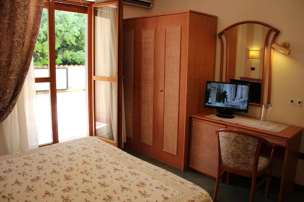 Hotel Kyrton Форте дей Марми Екстериор снимка