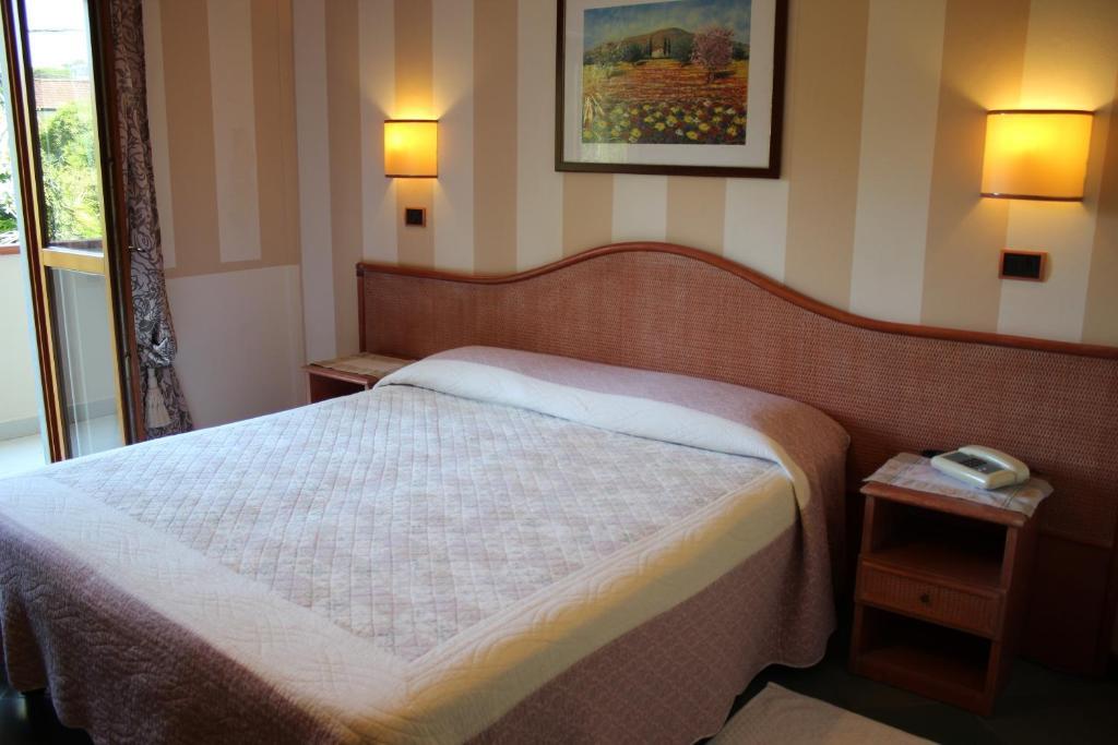 Hotel Kyrton Форте дей Марми Екстериор снимка
