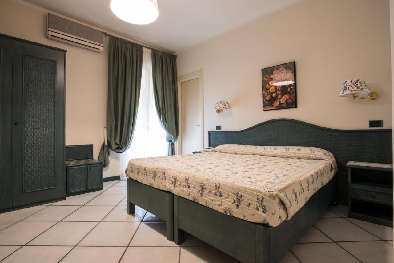 Hotel Kyrton Форте дей Марми Екстериор снимка