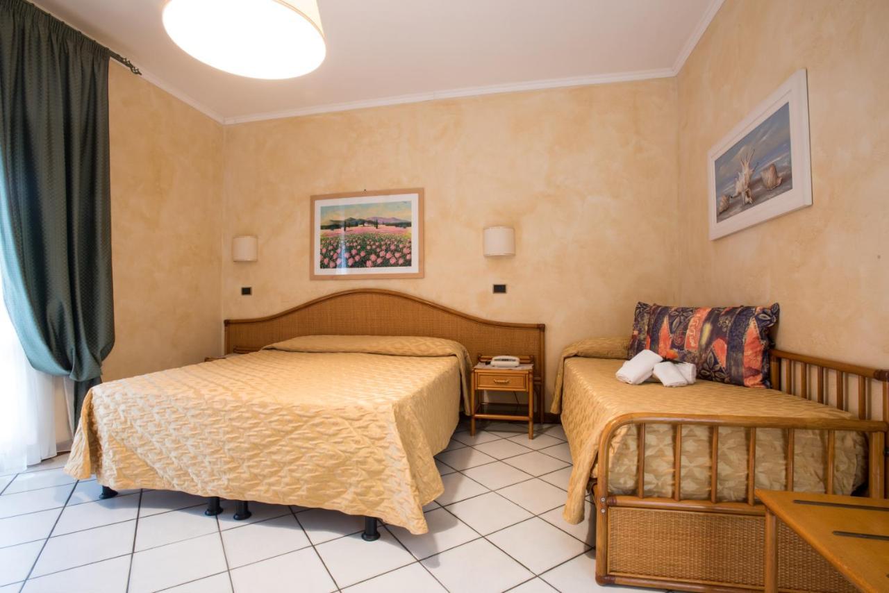 Hotel Kyrton Форте дей Марми Екстериор снимка
