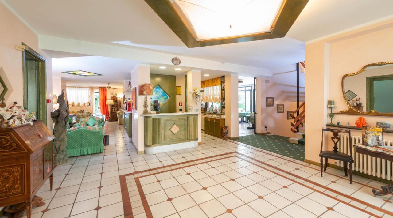 Hotel Kyrton Форте дей Марми Екстериор снимка