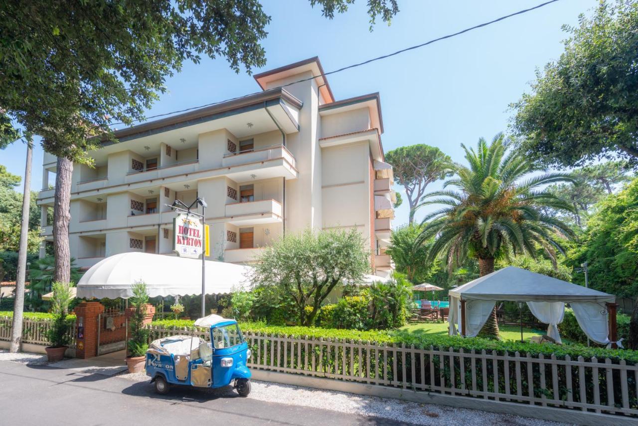 Hotel Kyrton Форте дей Марми Екстериор снимка