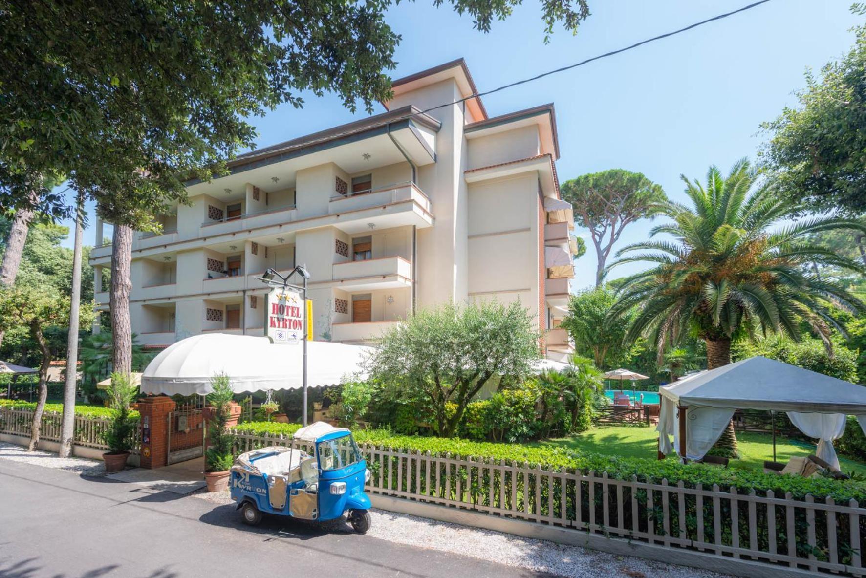 Hotel Kyrton Форте дей Марми Екстериор снимка