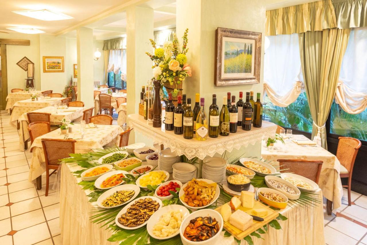 Hotel Kyrton Форте дей Марми Екстериор снимка