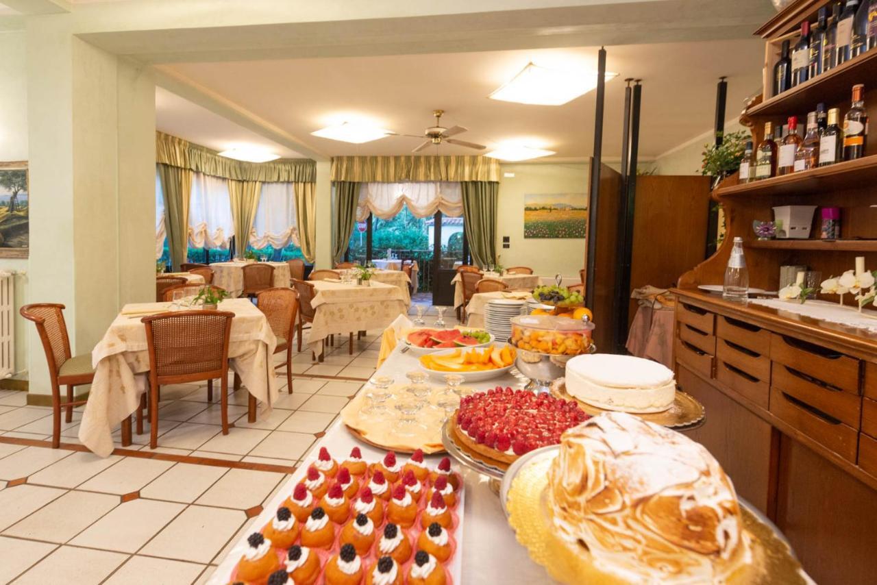 Hotel Kyrton Форте дей Марми Екстериор снимка